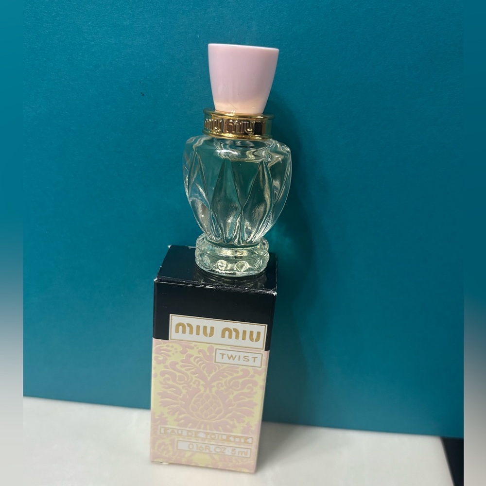Miu Miu Twist Sample